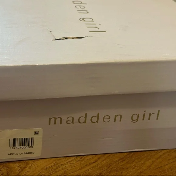 Madden Girl Apple Western Boots - Picture 7 of 8